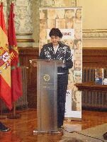 La presidenta de Cruz Roja durante la lectura del manifiesto