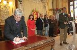 Un momento de la firma de los convenios