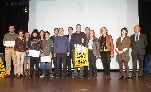 Los concejales junto con los premiados en el concurso