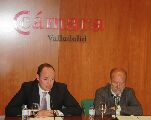 El presidente de la institución cameral junto al alcalde durante la presentación