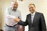 El concejal y el presidente de los hosteleros tras la rúbrica del acuerdo