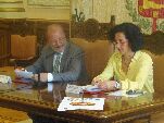 El alcalde y la concejala durante la presentación en el Consistorio