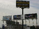 Valla publicitaria en una calle de la ciudad