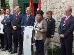 Elisa Colías da lectura a un fragmento de El Quijote en presencia de las autoridades