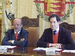 El alcalde, en presencia del edil de Desarrollo Sostenible, comenta los datos sobre la calidad del aire