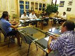 Un momento de la reunión entre el concejal, Luis Vélez, y los representantes de los trabajadores de AUVASA
